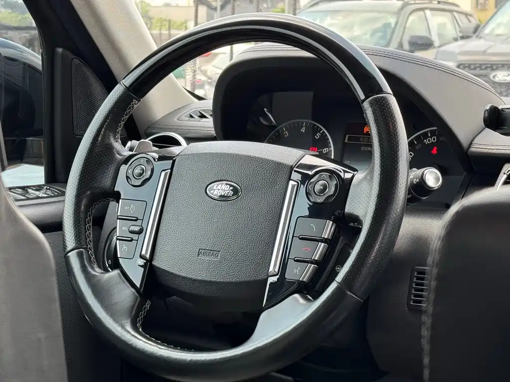 Land Rover Discovery 2014 — фото 15