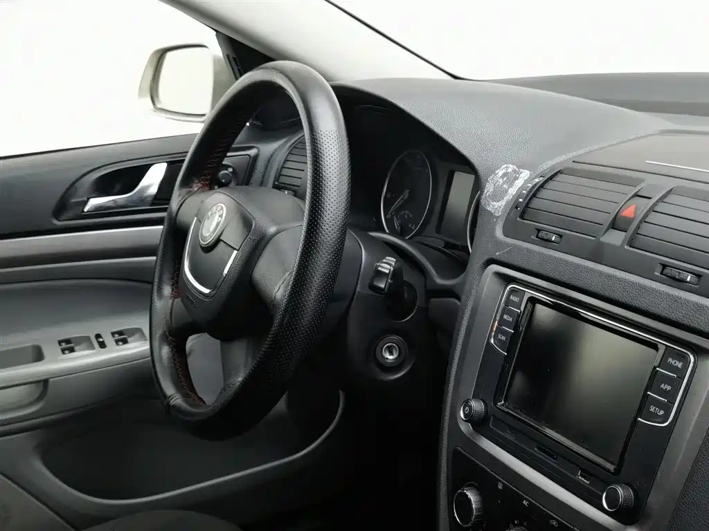 Skoda Octavia 2011 — фото 22