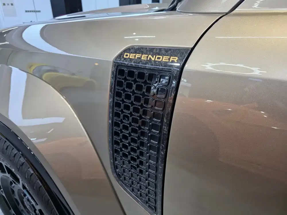 Land Rover Defender 2026