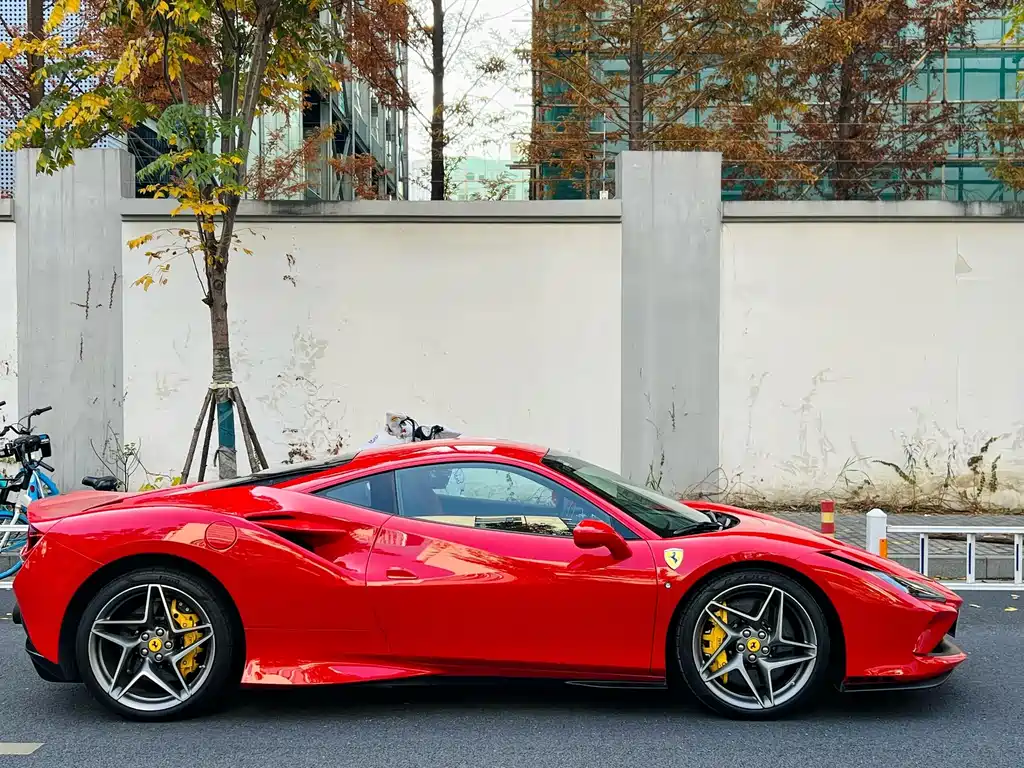 Ferrari F8 2022 — фото 2