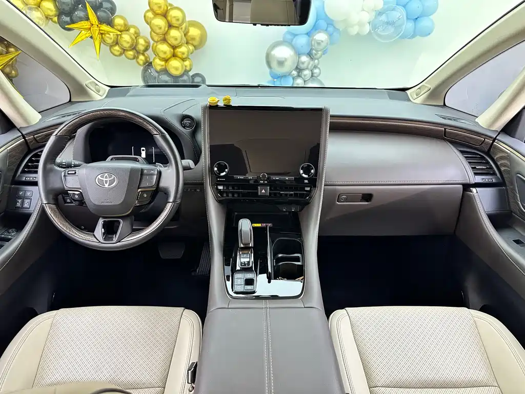 Toyota Alphard 2024 — фото 4