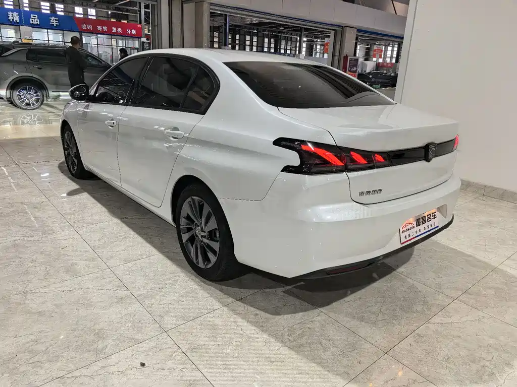 Peugeot 408 2023 — фото 15