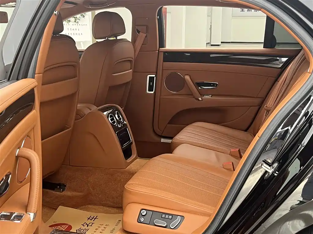 Bentley Flying Spur 2016 — фото 16