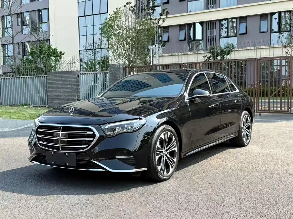 Mercedes-Benz E-Class 2026 — фото 1