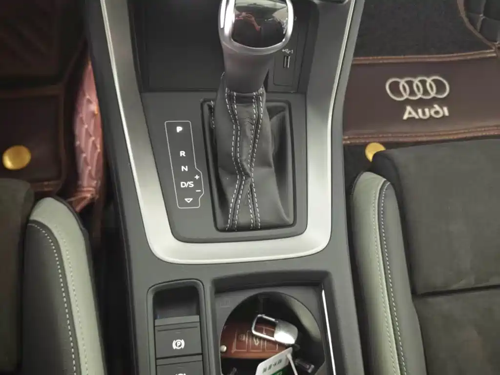 Audi Q3 2021 — фото 15
