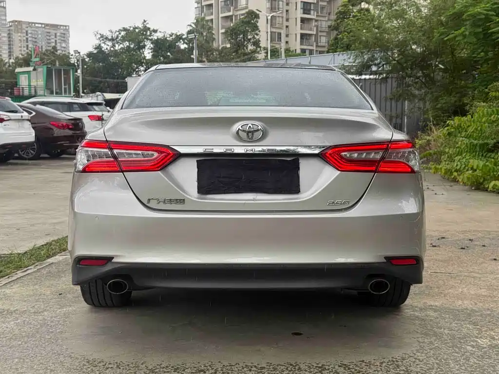 Toyota Camry 2019 — фото 9