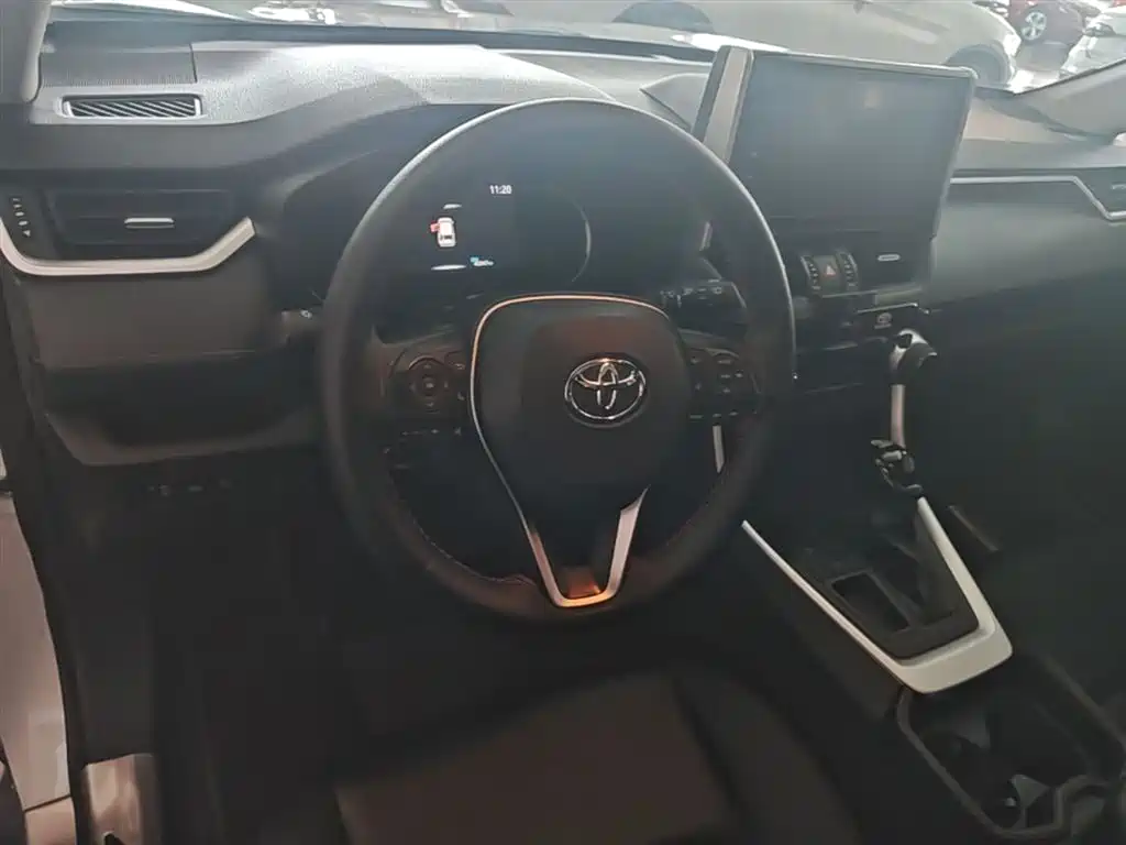 Toyota RAV4 2020 — фото 11