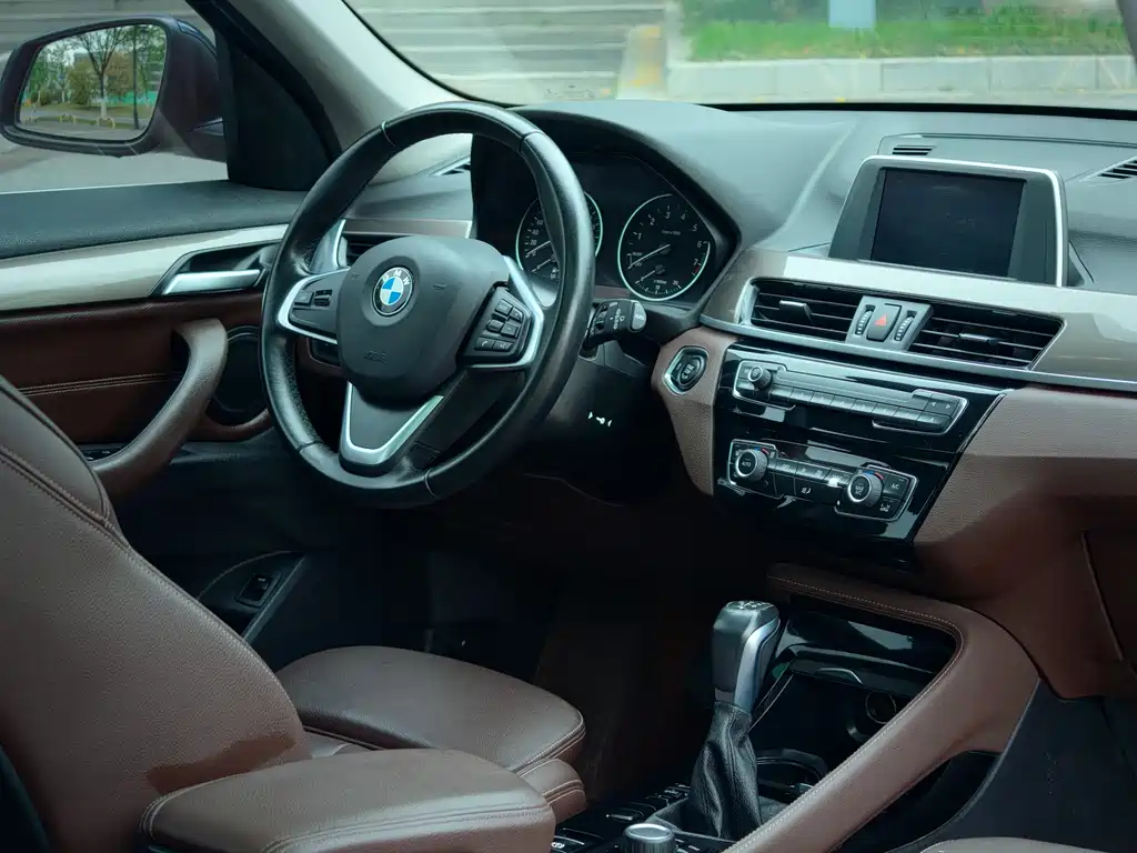 BMW X1 2018 — фото 12