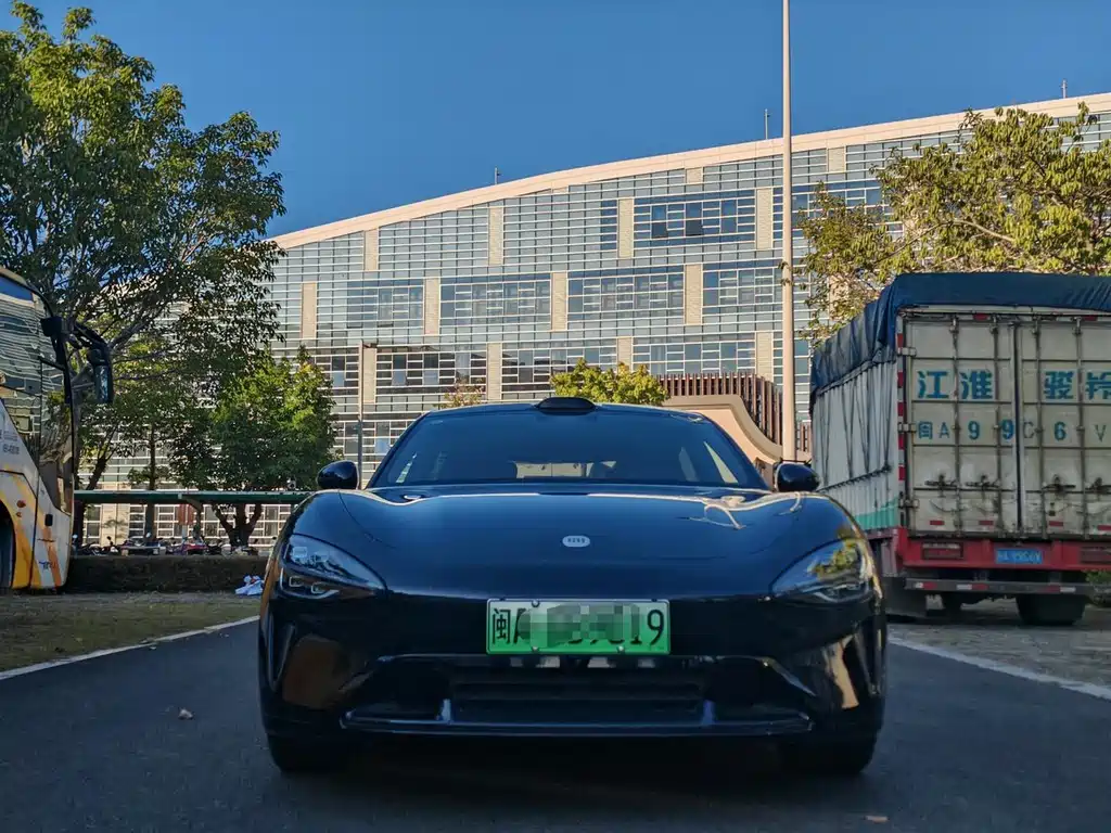 Xiaomi SU7 2025 — фото 2