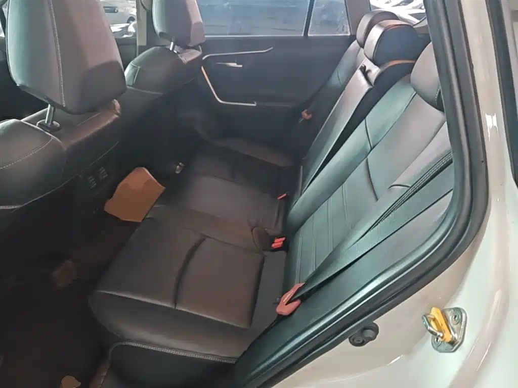 Toyota RAV4 2020 — фото 17