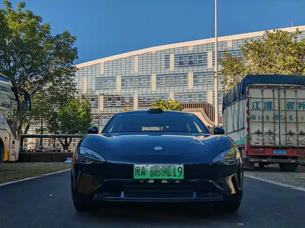 Xiaomi SU7 2025