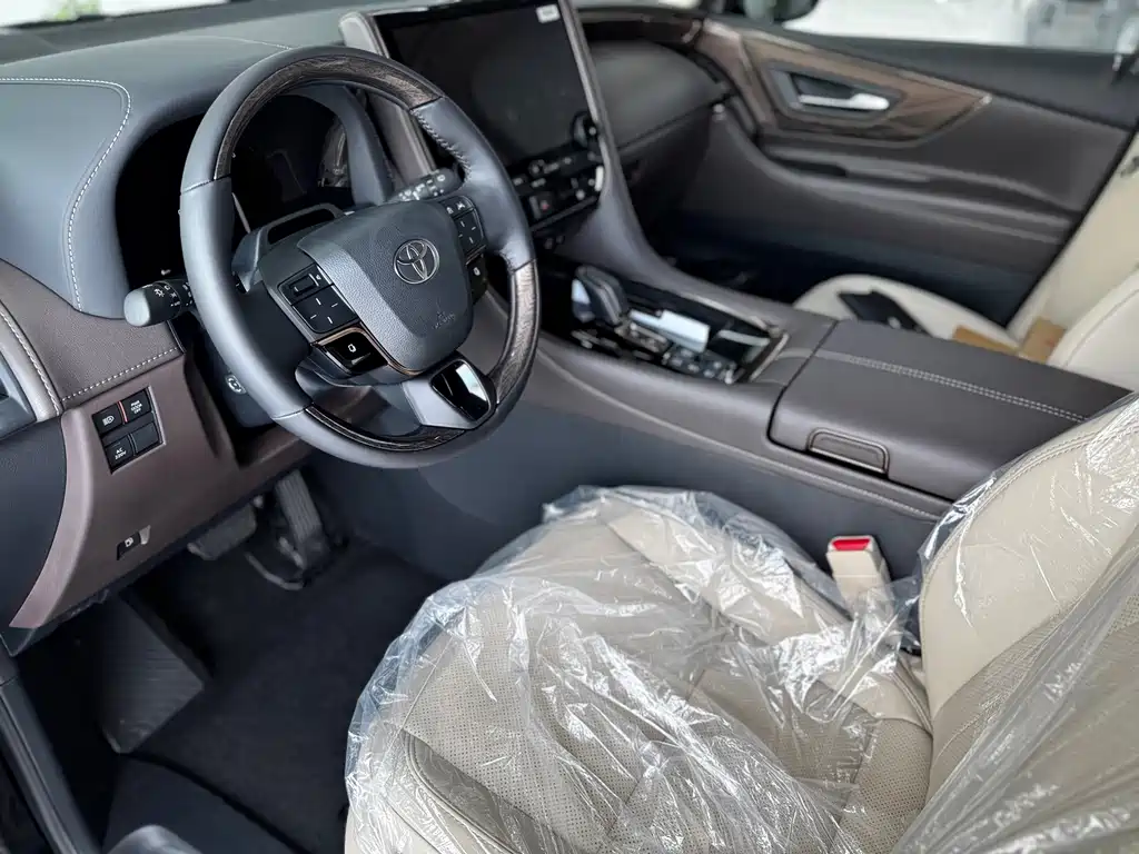 Toyota Alphard 2023 — фото 4