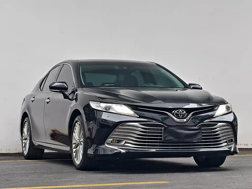 Toyota Camry 2018 — фото 3