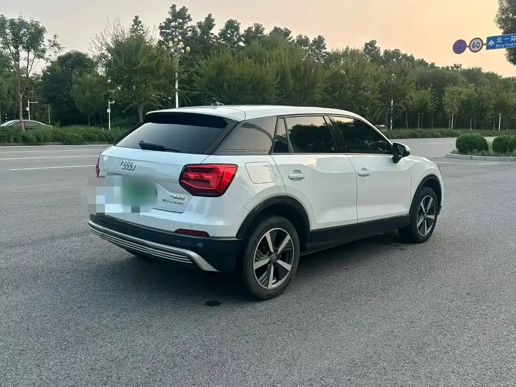Audi Q2L E-Tron 2020 — фото 7