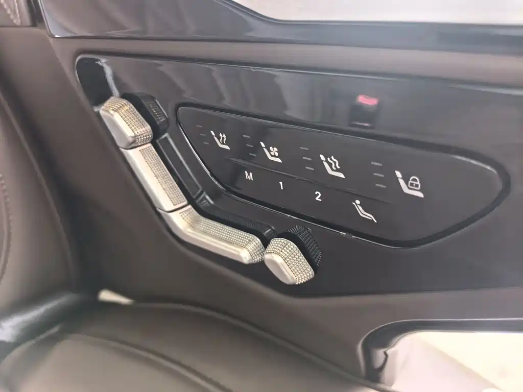 Mercedes-Benz V-Class 2022 — фото 18