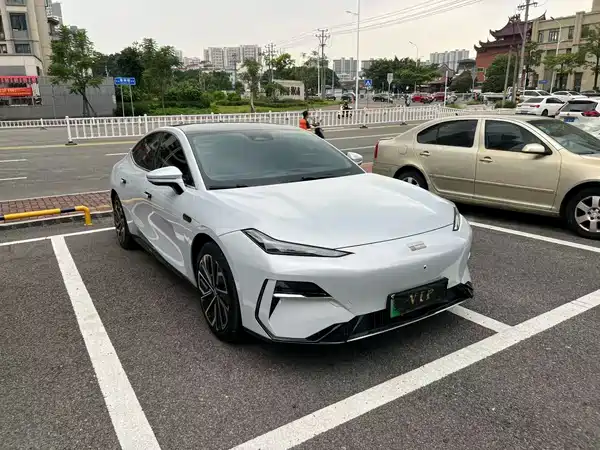 Geely Galaxy E8 2024
