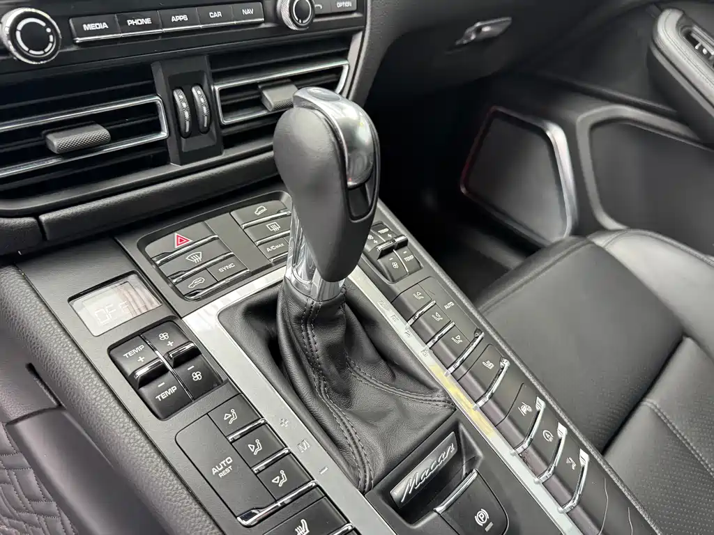 Porsche Macan 2021 — фото 20