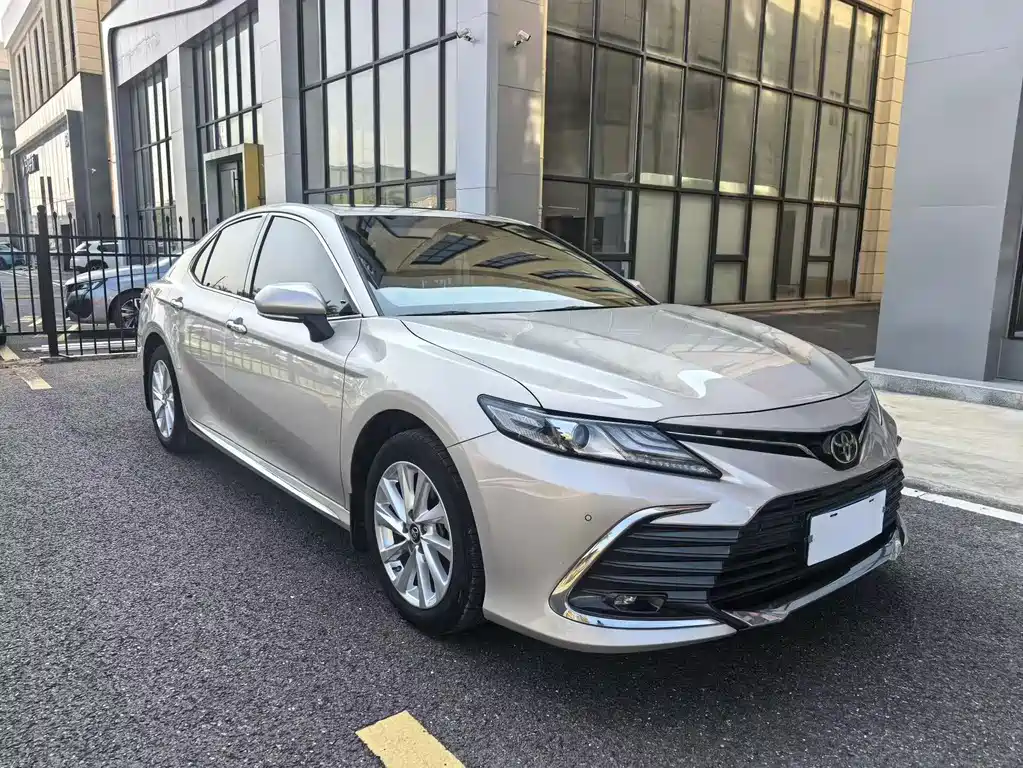 Toyota Camry 2023 — фото 3