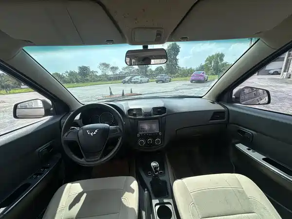 Wuling Hongguang 2015