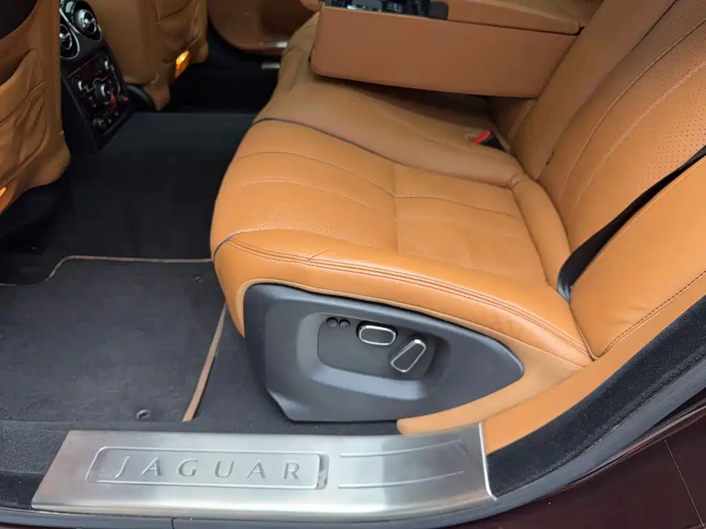 Jaguar XJ 2013 — фото 22