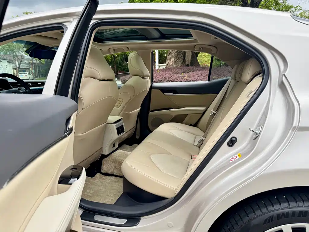 Toyota Camry 2019 — фото 11