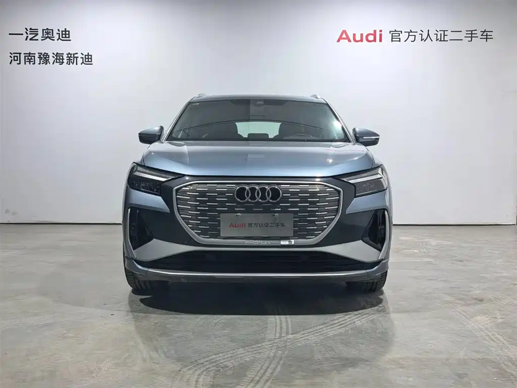 Audi Q4 e-tron 2024 — фото 2