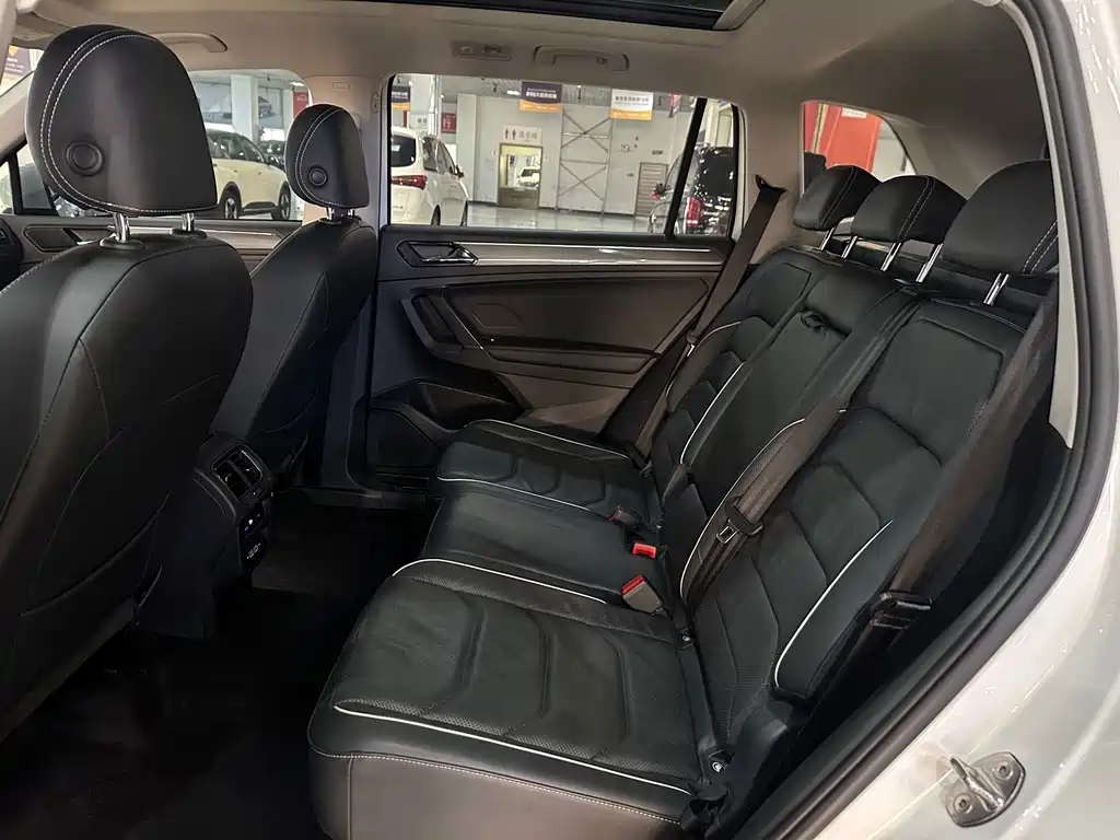 Volkswagen Tiguan L 2020 — фото 11