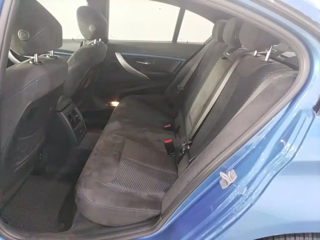 BMW 3 Series 2017 — фото 17