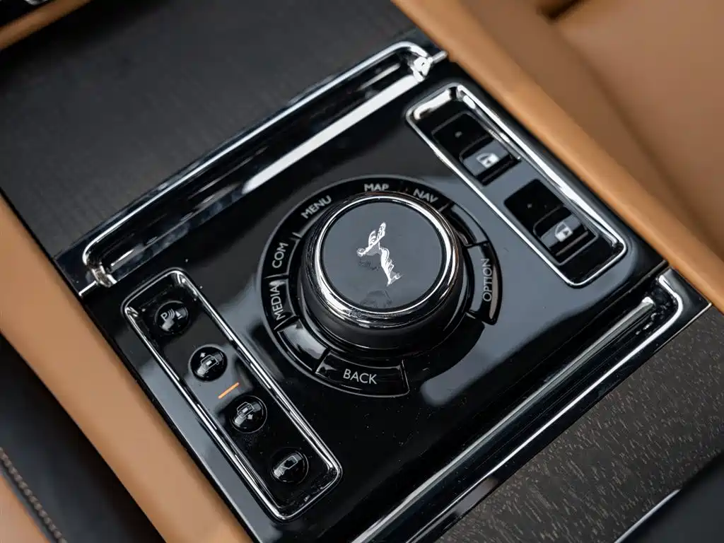 Rolls-Royce Ghost 2023 — фото 15