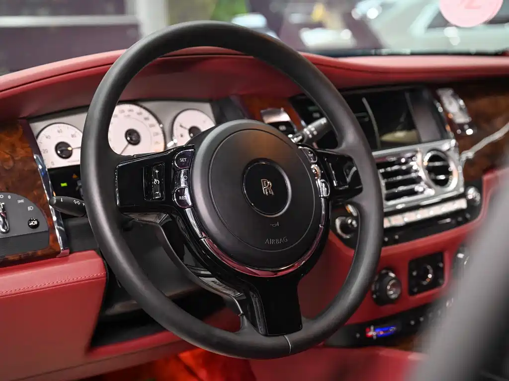 Rolls-Royce Ghost 2016 — фото 11