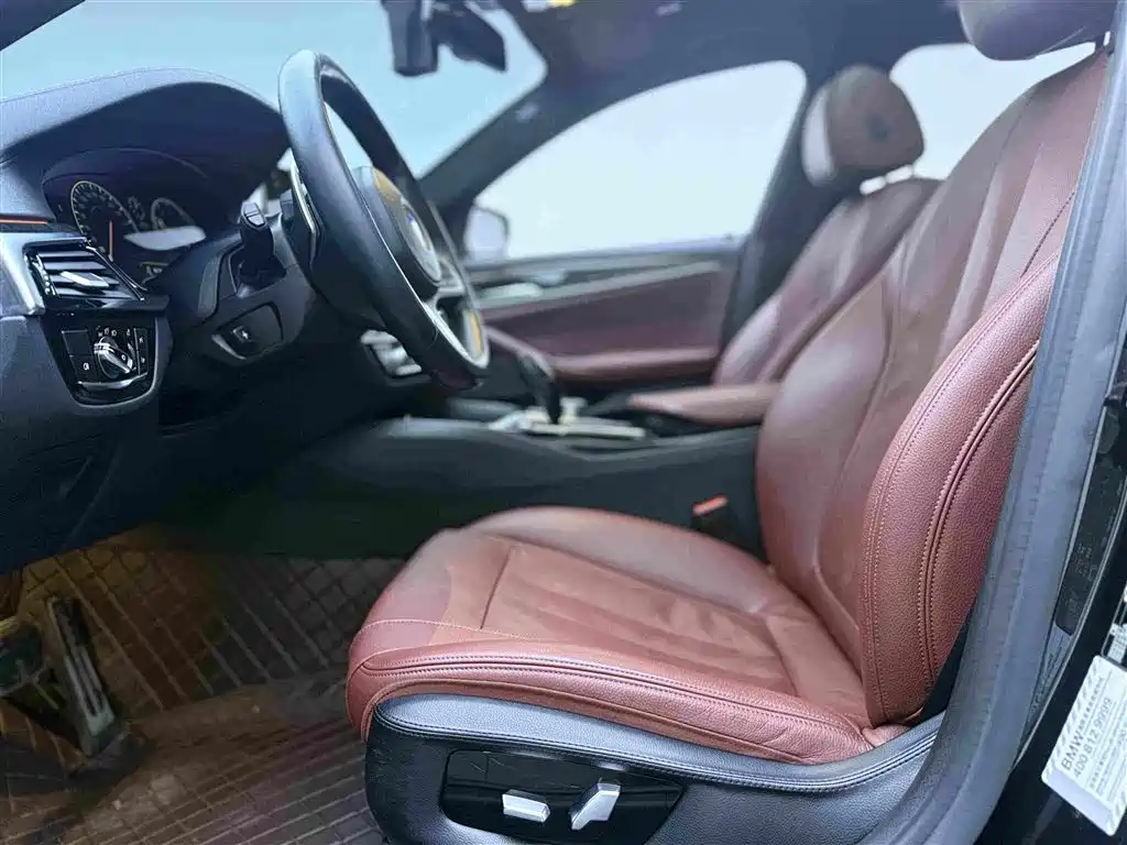 BMW 5 Series 2019 — фото 15