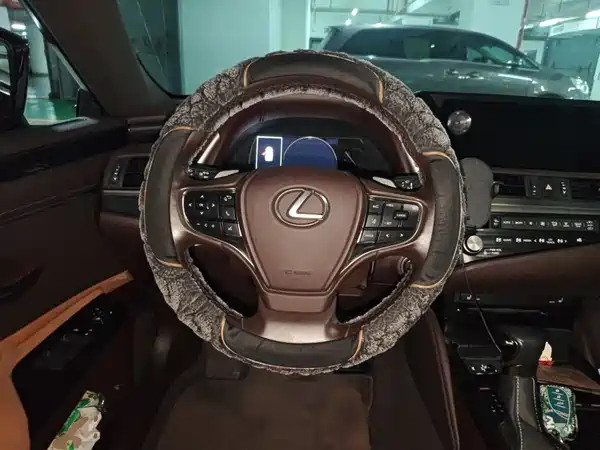 Lexus ES 2020