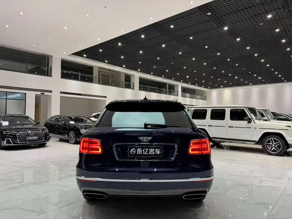 Bentley Bentayga 2017 — фото 19