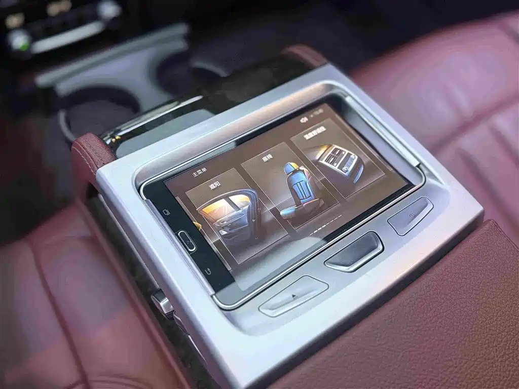 BMW 5 Series 2019 — фото 19