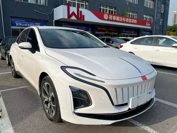 Hongqi E-QM5 2024