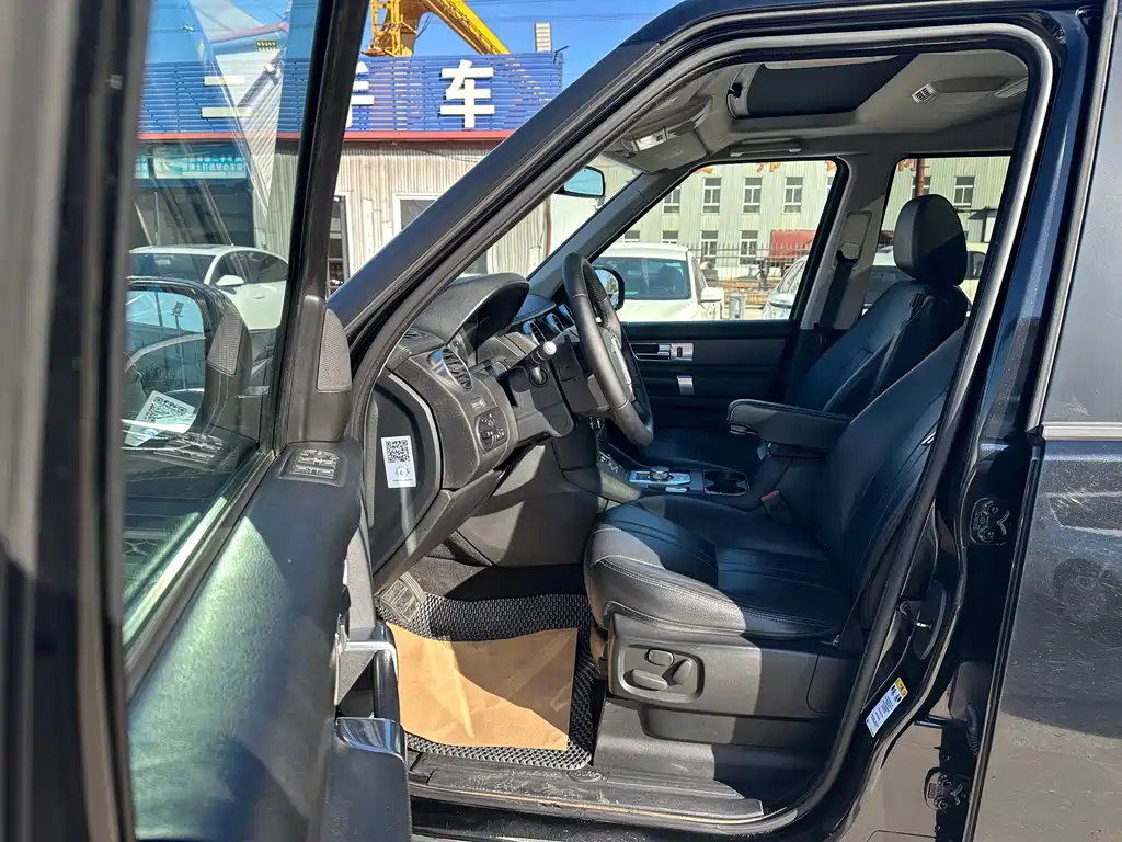 Land Rover Discovery 2015 — фото 10