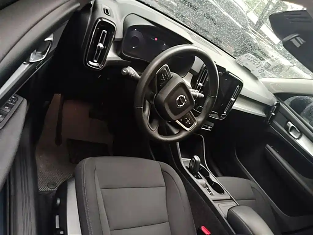 Volvo XC40 2021 — фото 16