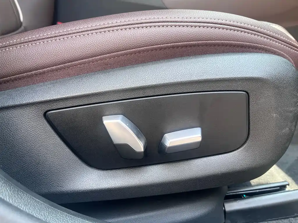 BMW 5 Series 2021 — фото 14
