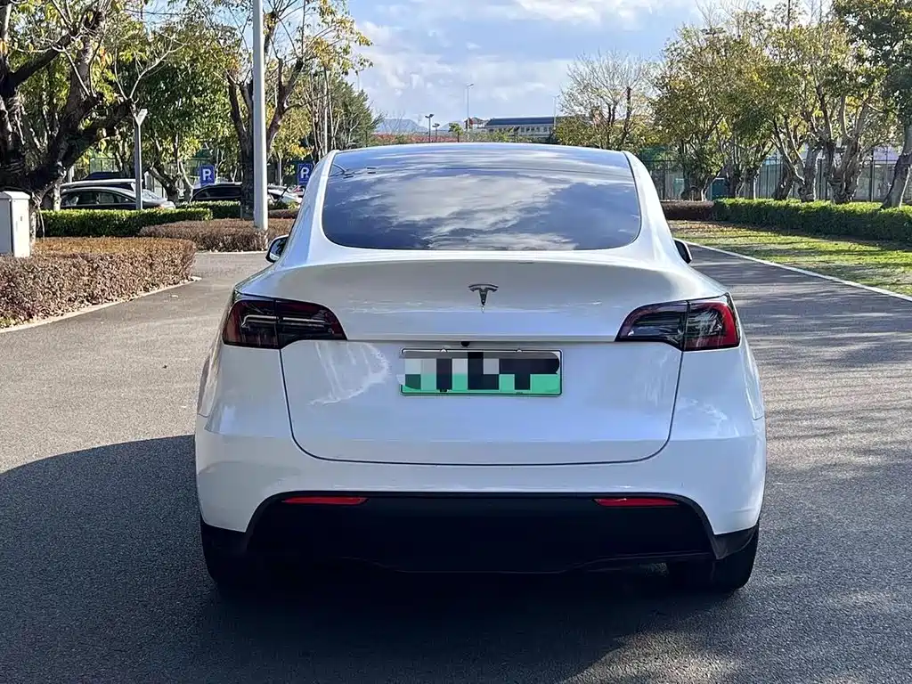 Tesla Model Y 2022 — фото 8