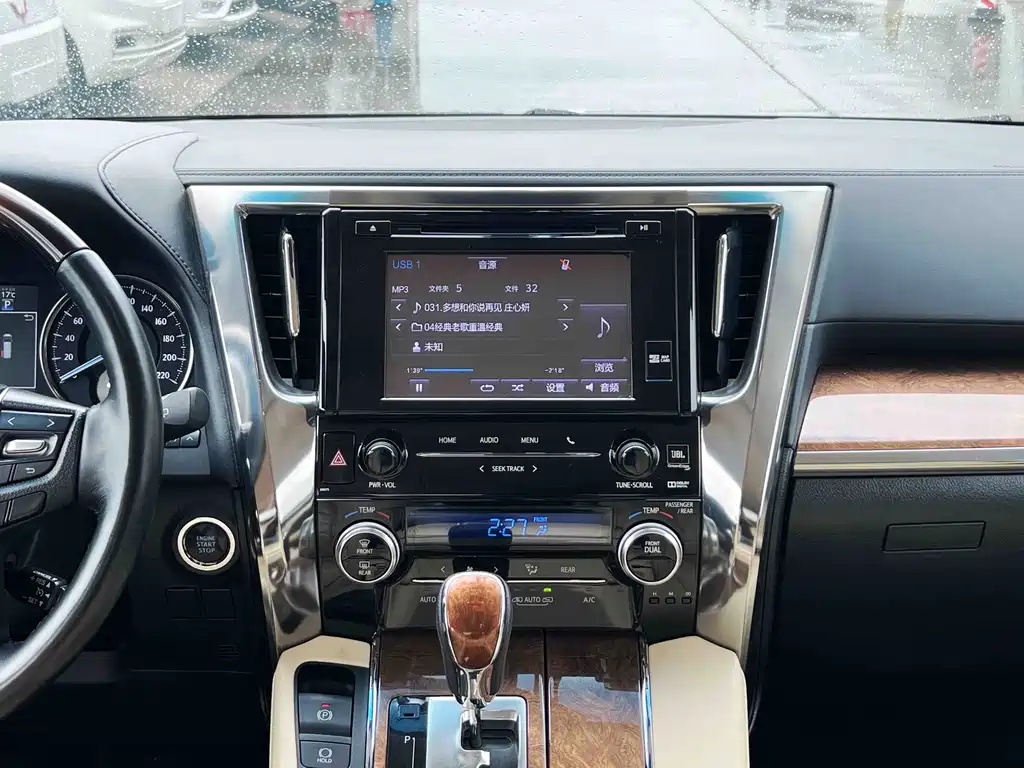 Toyota Alphard 2017 — фото 9