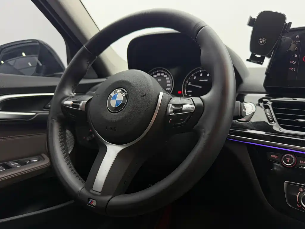 BMW 1 Series 2021 — фото 13