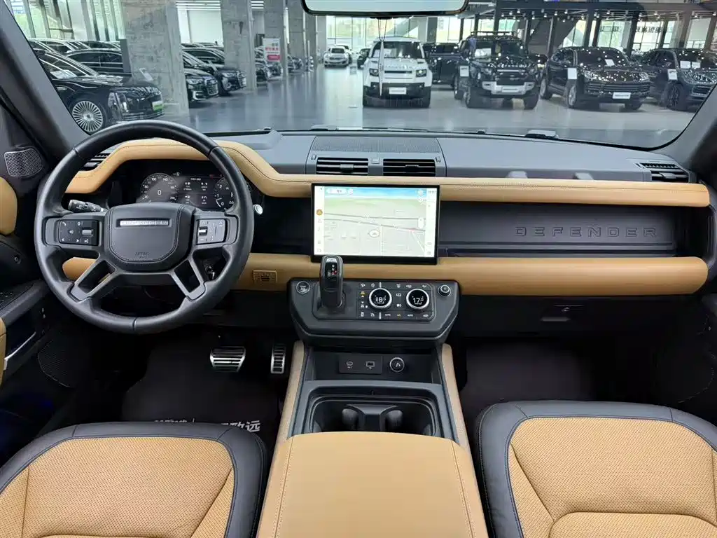 Land Rover Defender 2023 — фото 10