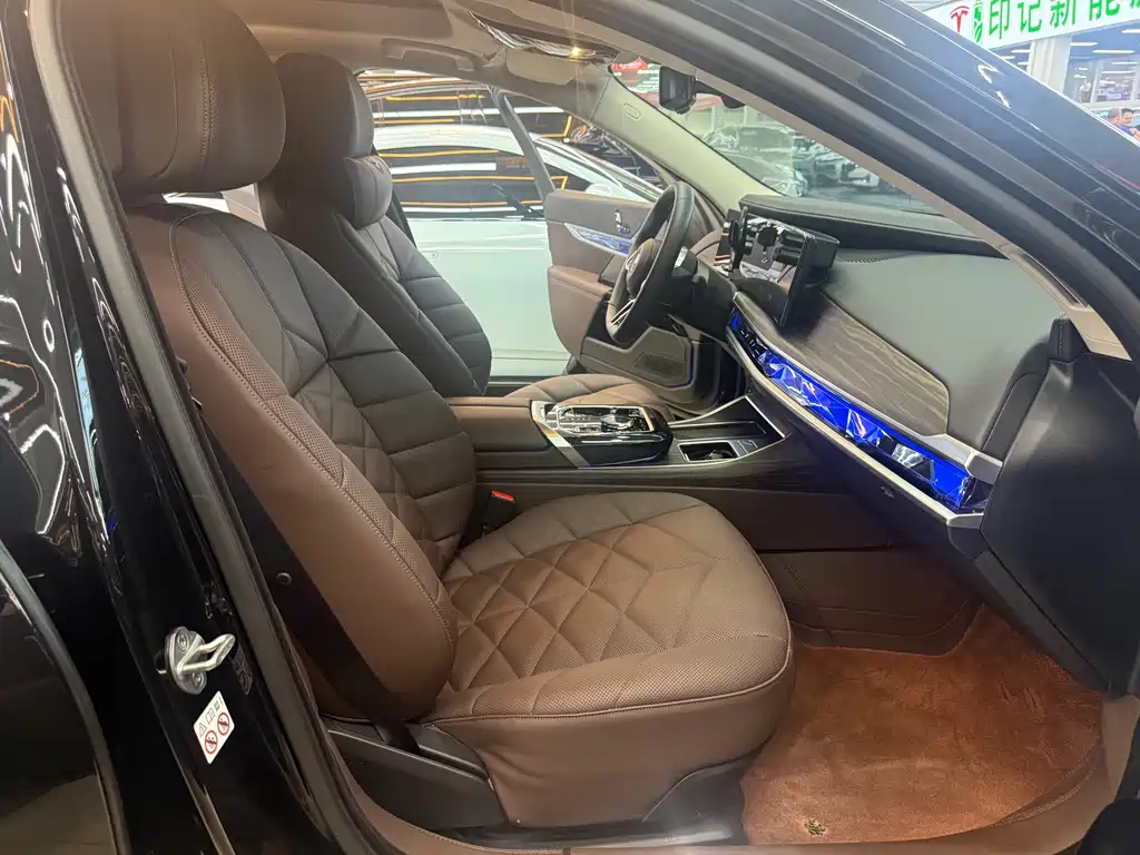 BMW i7 2024 — фото 12