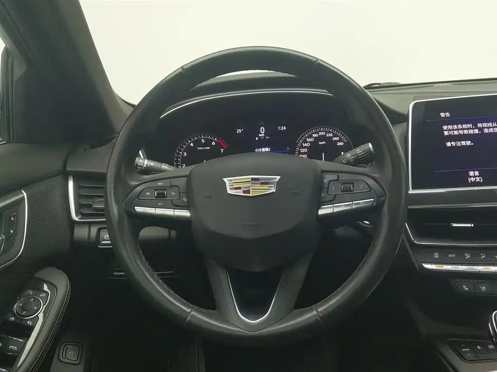 Cadillac CT5 2022 — фото 11