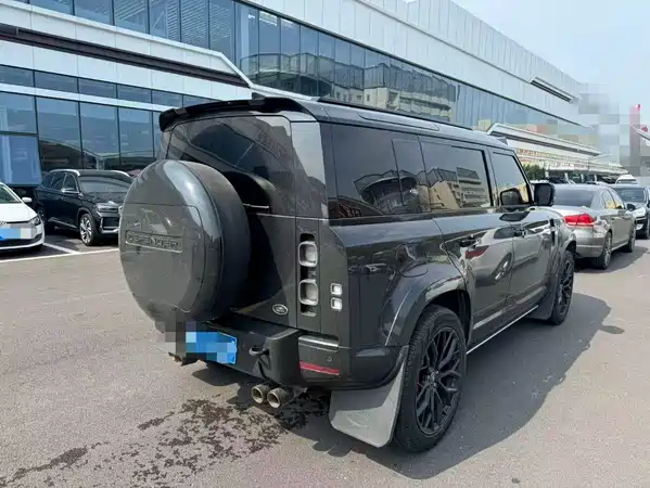 Land Rover Defender 2022