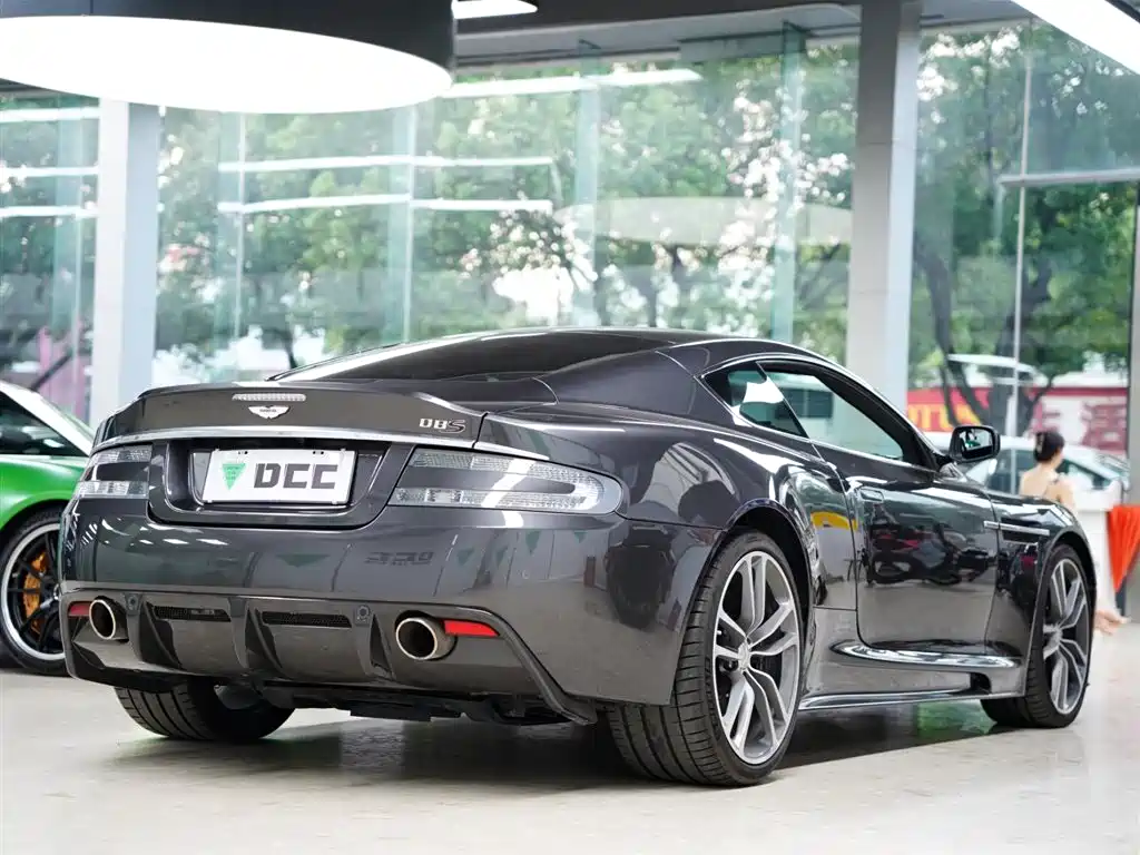Aston Martin DBS 2010 — фото 7