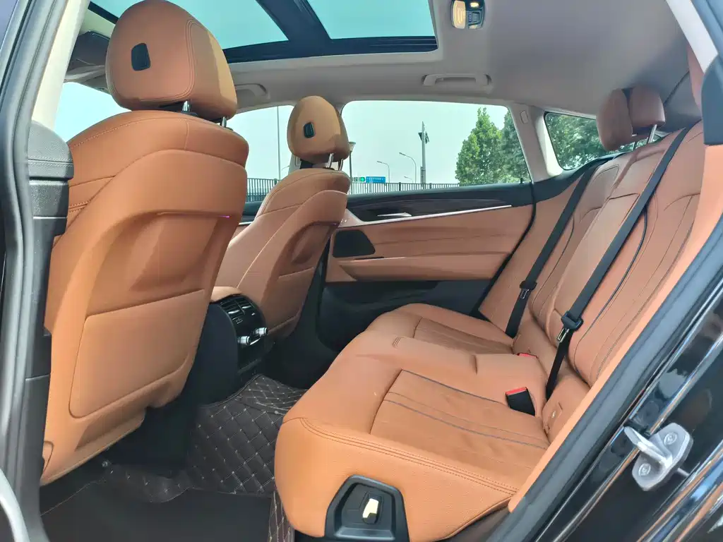 BMW 6 Series GT 2023 — фото 14
