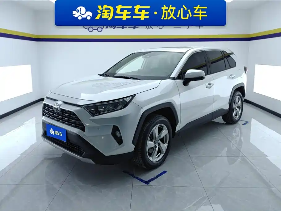 Toyota RAV4 2023 — фото 1