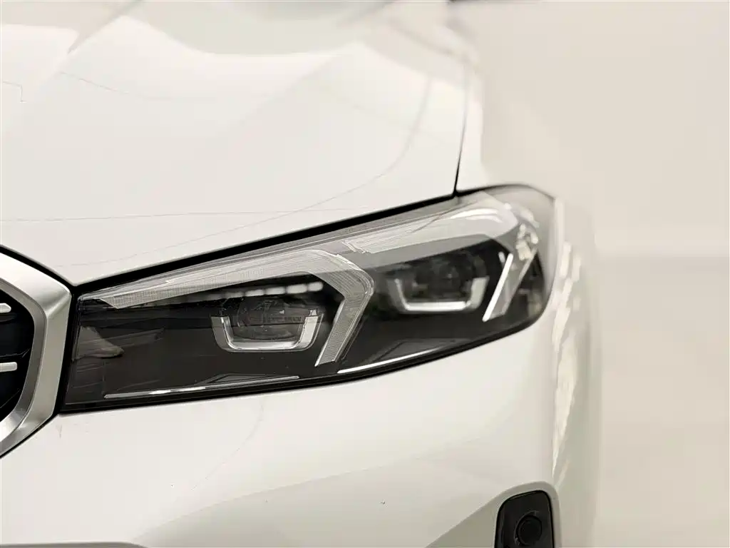 BMW 3 Series 2025 — фото 14