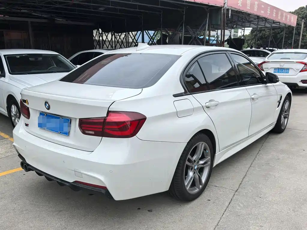 BMW 3 Series 2018 — фото 9